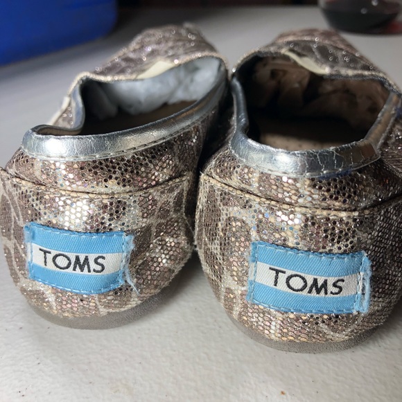 Sparkly, TOMS, animal print flats!! - Picture 4 of 8